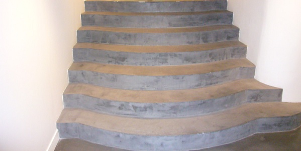 escalier béton ciré