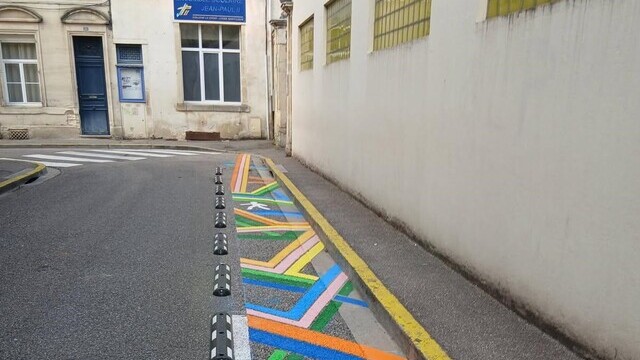 amménagement de cour de recreation, signalisation horizontal, marquage au sol.